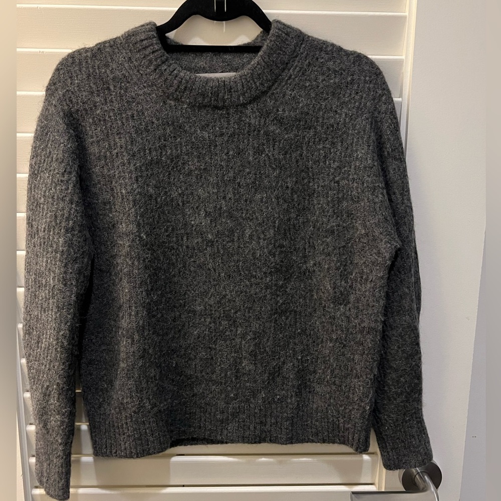 Everlane gray Alpaca crew